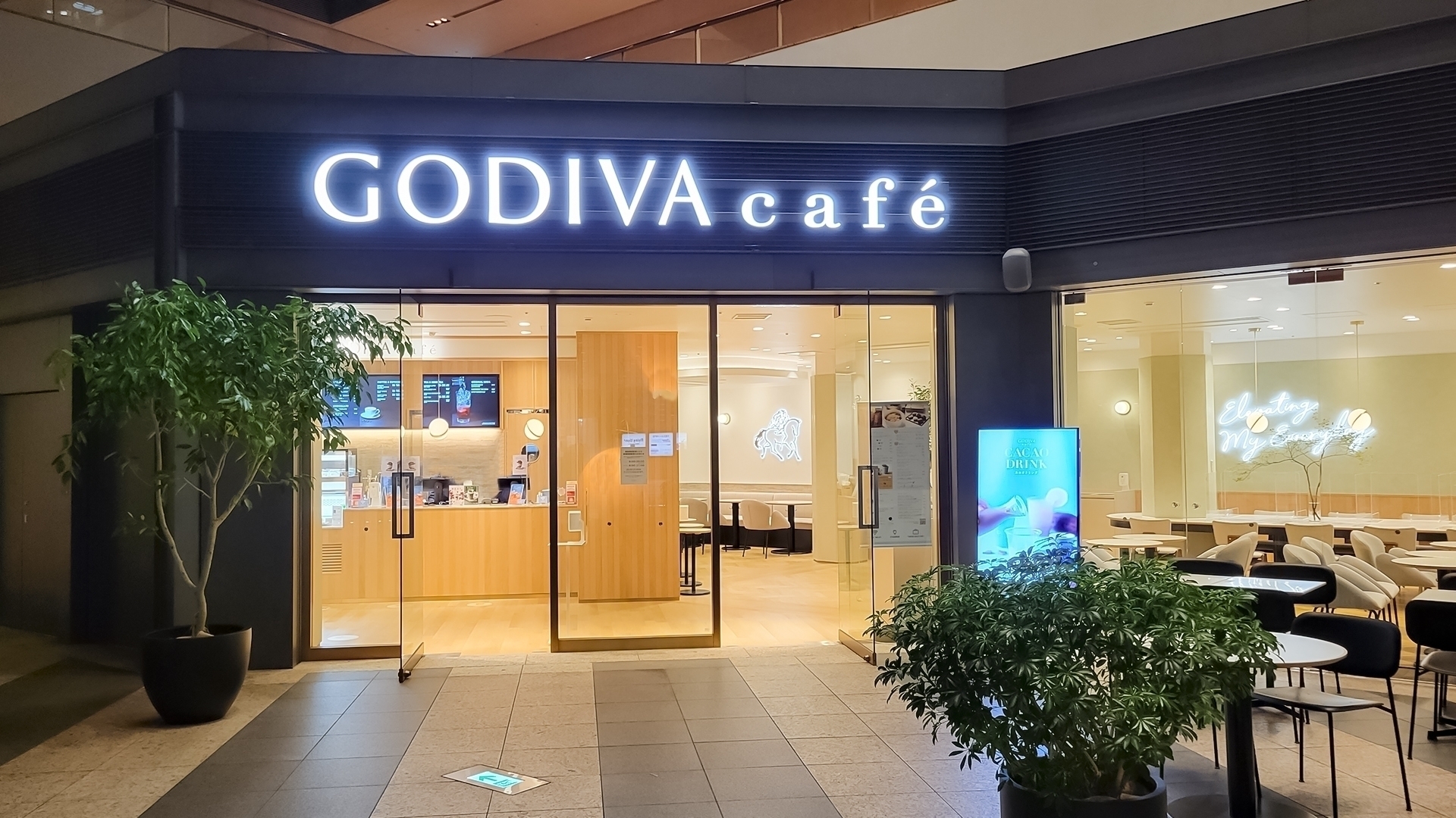 GODIVA cafe Minatomirai entrance